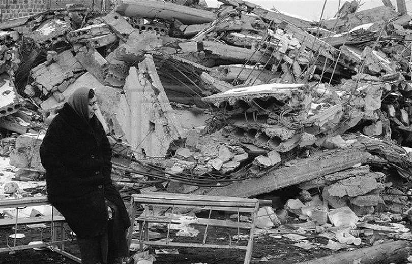 В каком году было сильное землетрясение. Спитакское землетрясение 1988. Спитак землетрясение 1988. Землетрясение в Армении в 1988. Ленинакан землетрясение 1988.