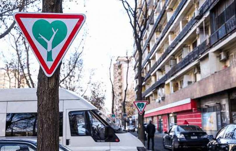 Мэрия устанавливает «зеленые» дорожные знаки в Ереване