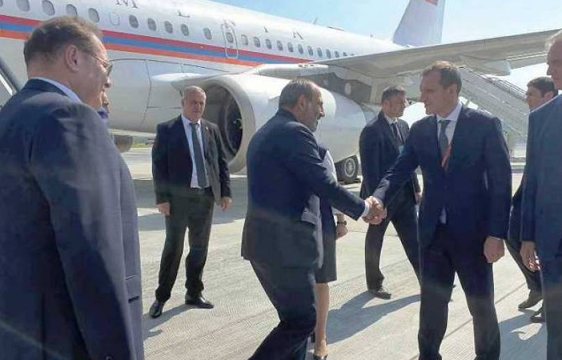 Премьер отправился в Санкт-Петербург: предстоит встреча в Владимиром Путиным