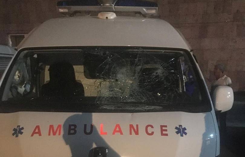 АРМЕНИЯ: Нападение на машину скорой помощи: разбиты стекла и зеркала
