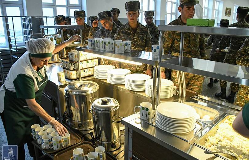 АРМЕНИЯ: Новая система организации питания солдат действует уже в 27 воинских частях