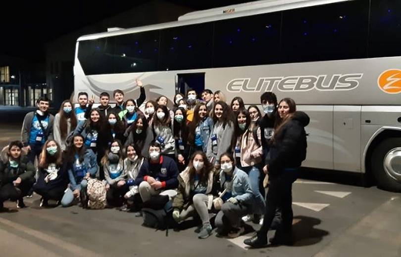 АРМЕНИЯ: 45 армянских школьников и студентов вернулись в Армению