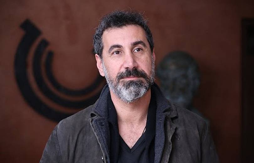 Серж Танкян предлагает помочь школьникам Армении и Арцаха гаджетами