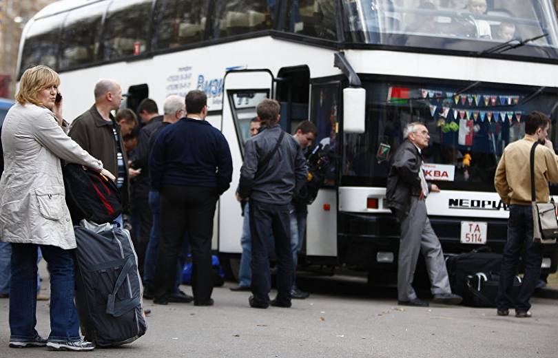 АРМЕНИЯ: 84 гражданина России отправились из Еревана на родину на автобусах