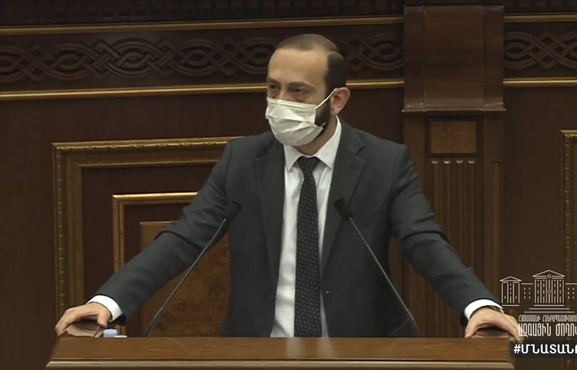 АРМЕНИЯ: Депутаты без масок будут выпроваживаться из зала на день или на неделю. Арарат Мирзоян