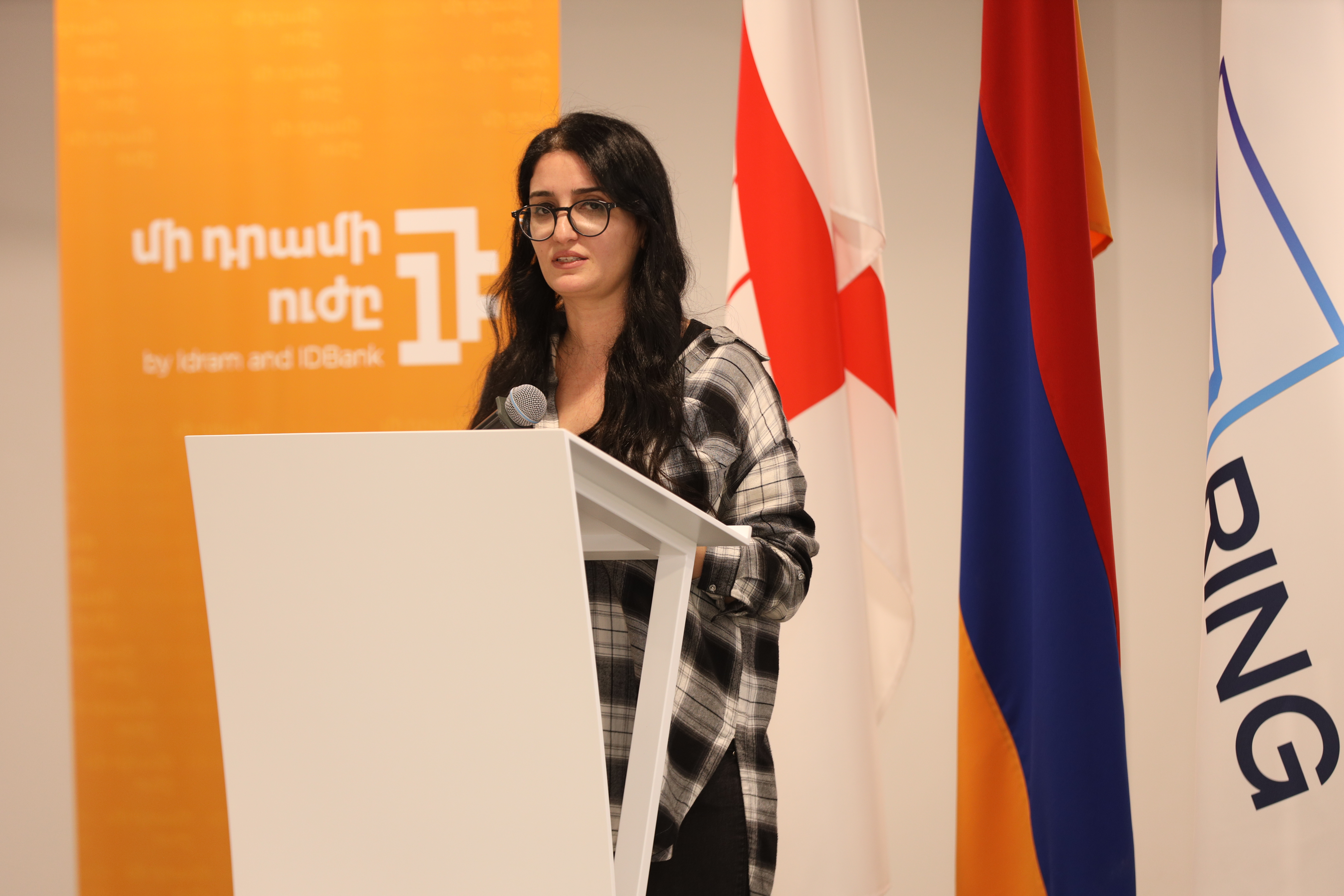 Նունե Սաքանյան.JPG (7.60 MB)