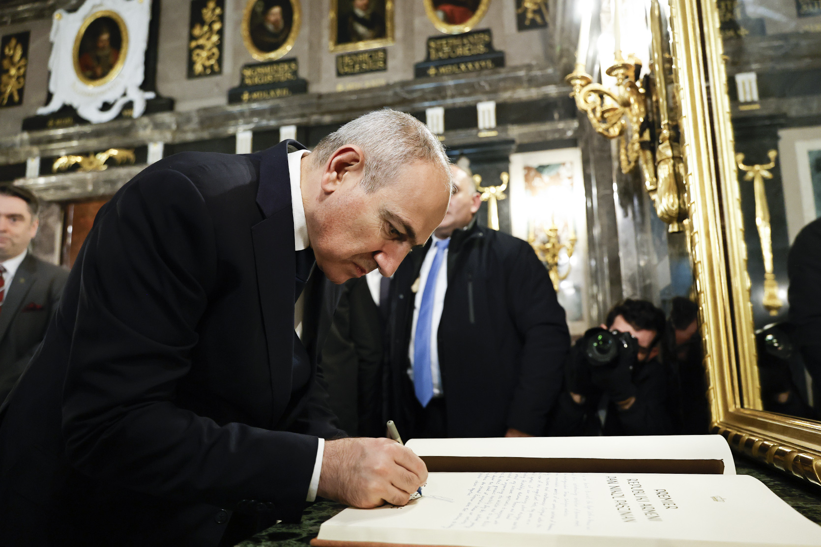 63234_b.jpg (650 KB)