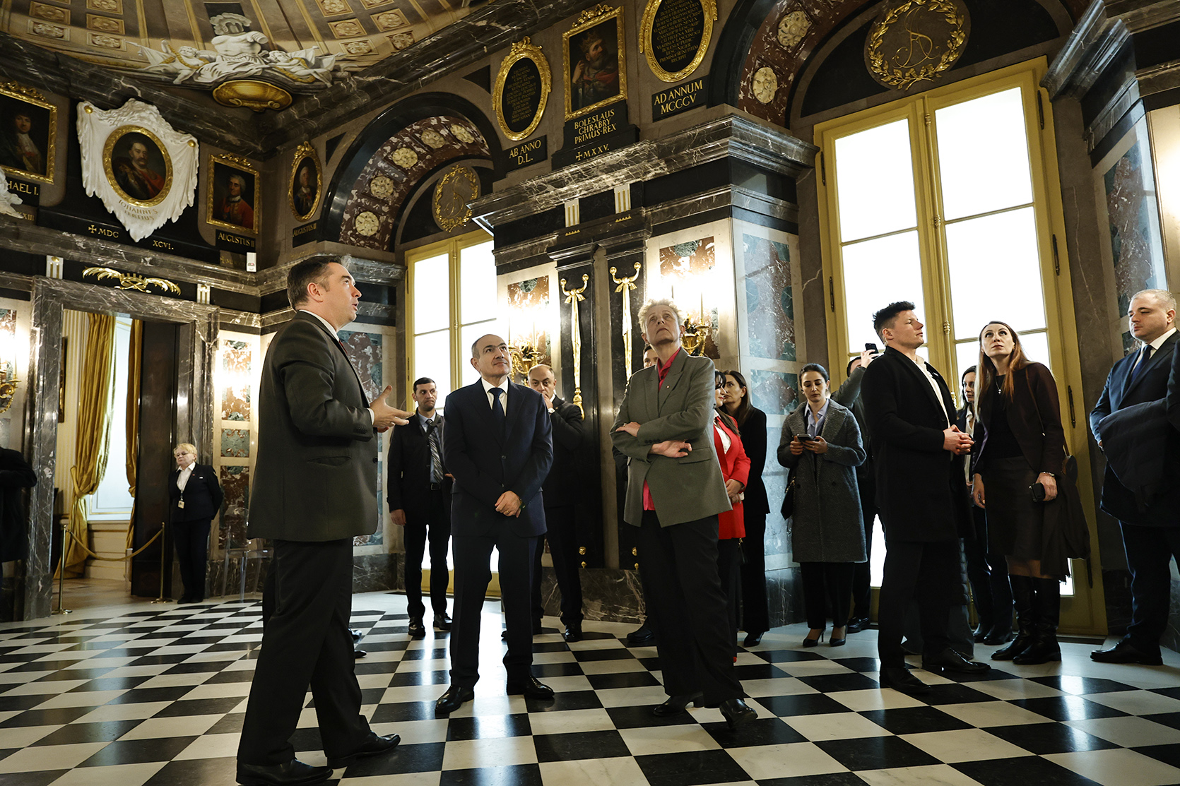 63235_b.jpg (930 KB)