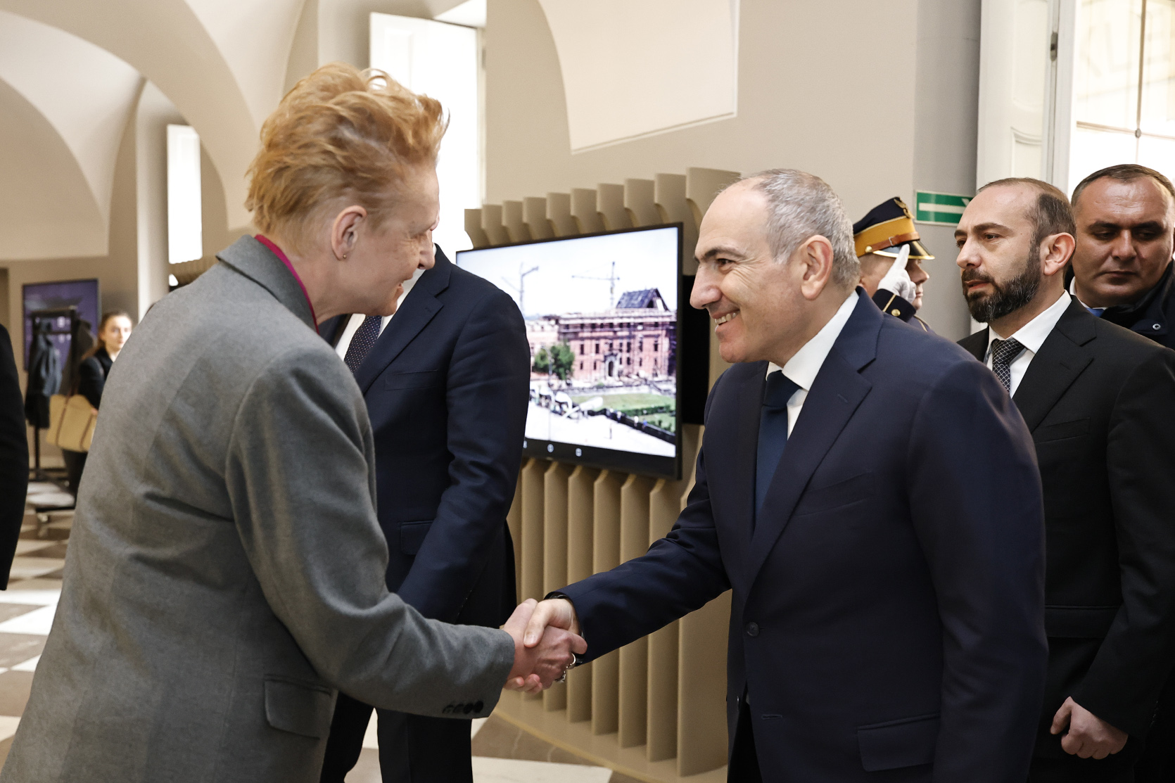 63254_b.jpg (567 KB)