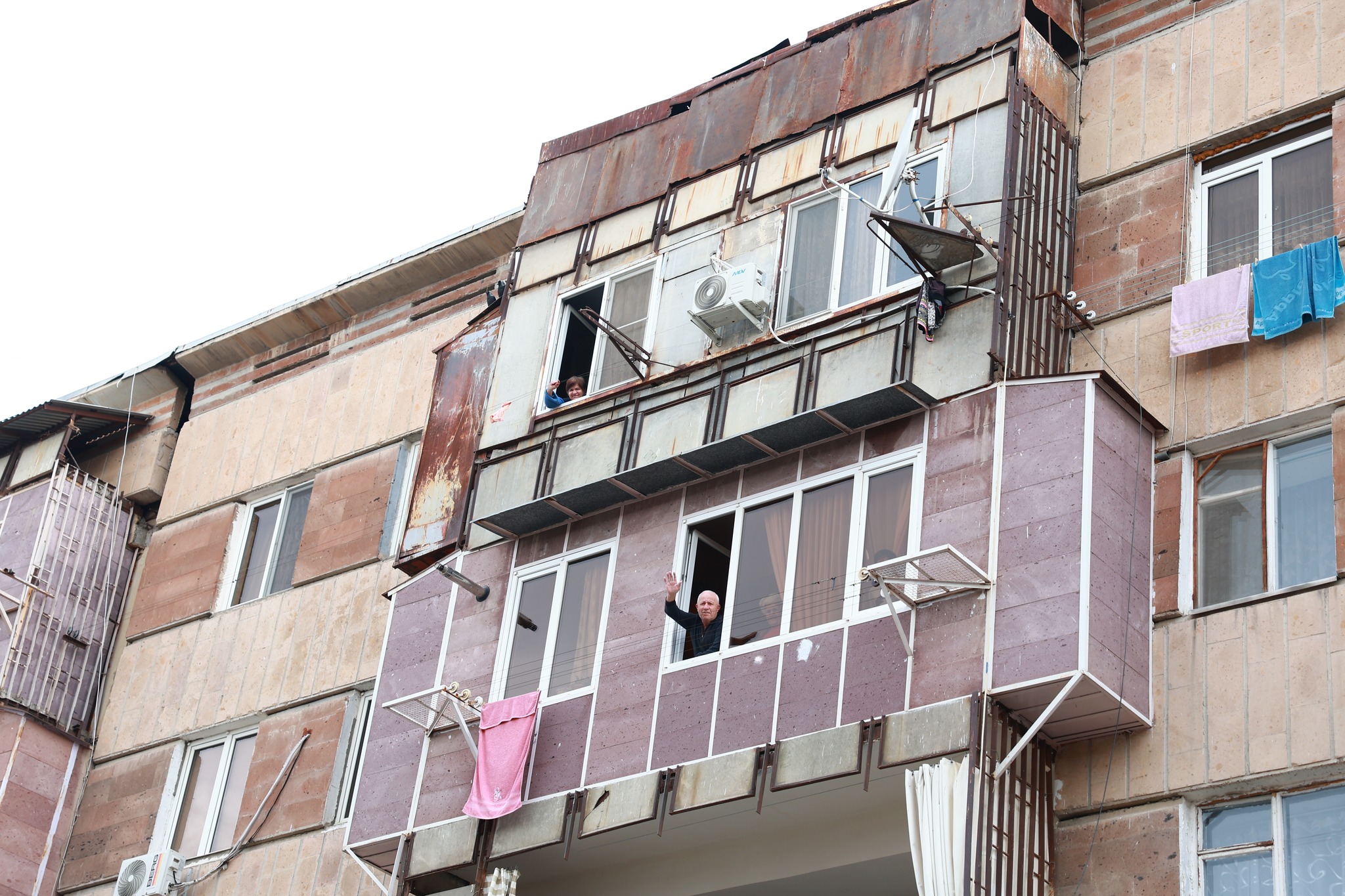 642564262_1344707634359965_7580063477476520080_n.jpg (766 KB)