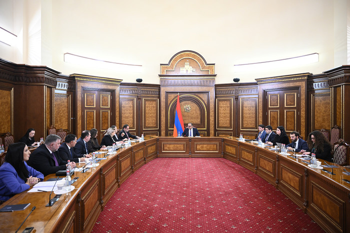 16326_am_1.jpg (135 KB)