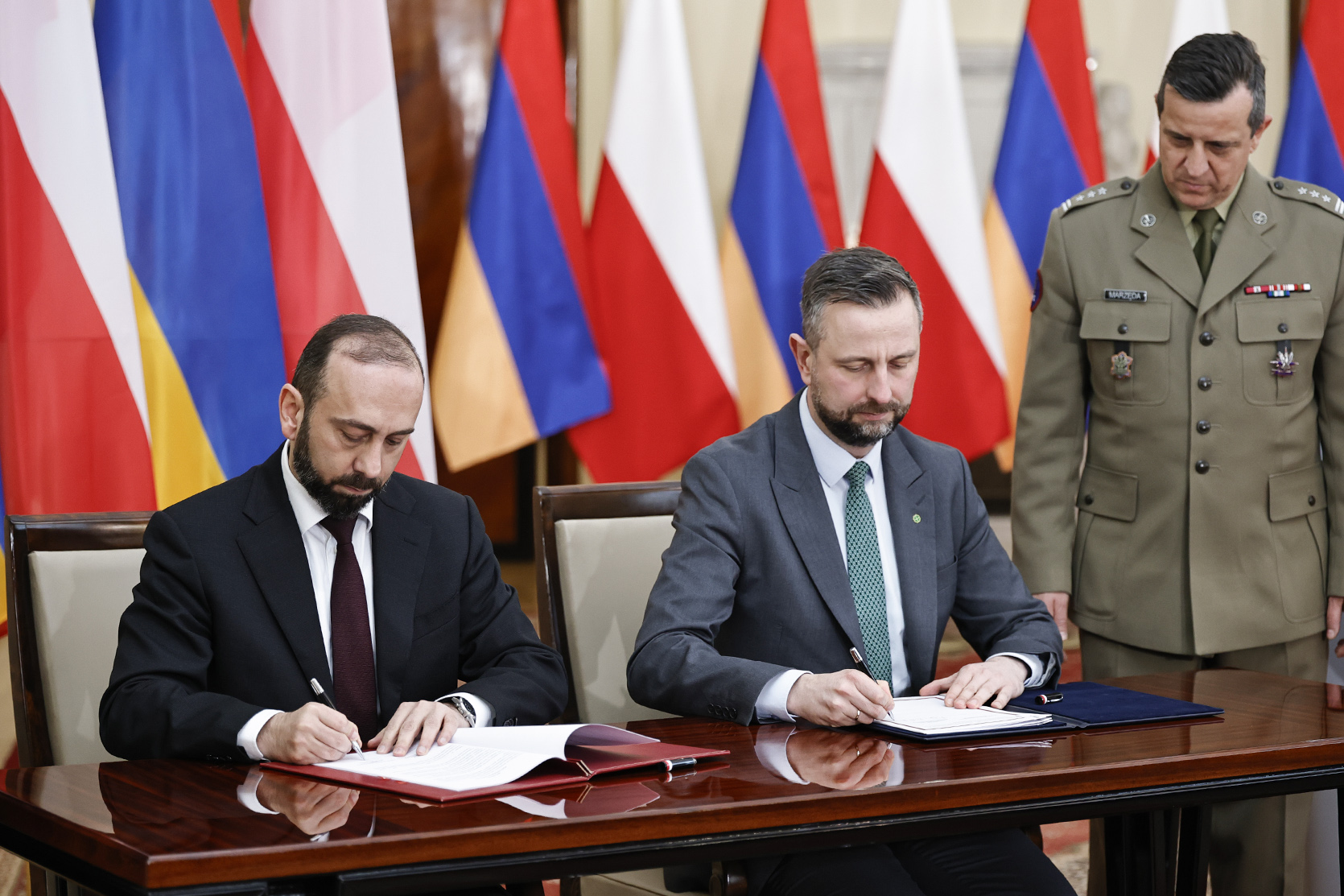 63347_b.jpg (648 KB)