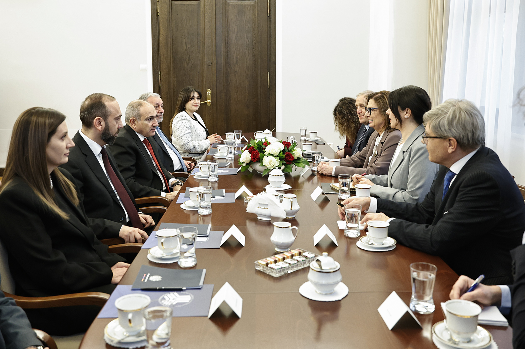 63364_b.jpg (694 KB)