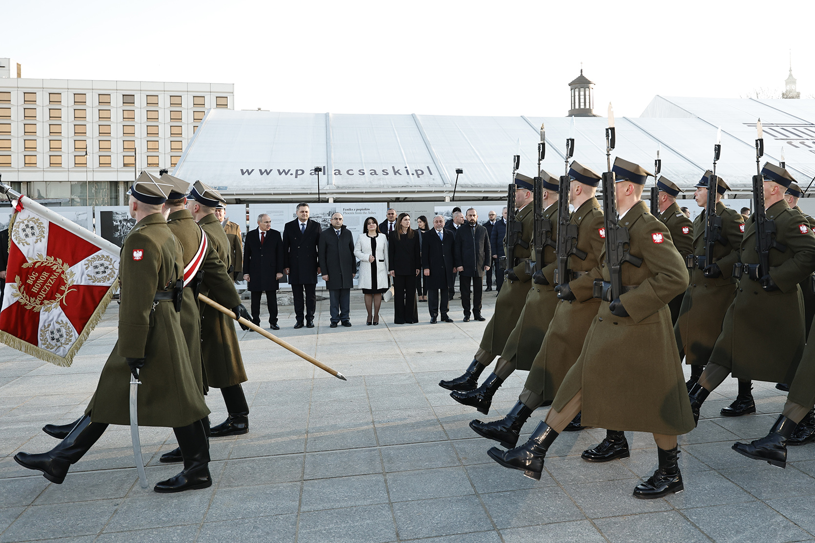 63381_b.jpg (800 KB)