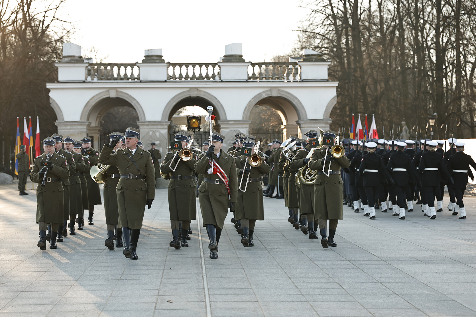 63384_b.jpg (851 KB)