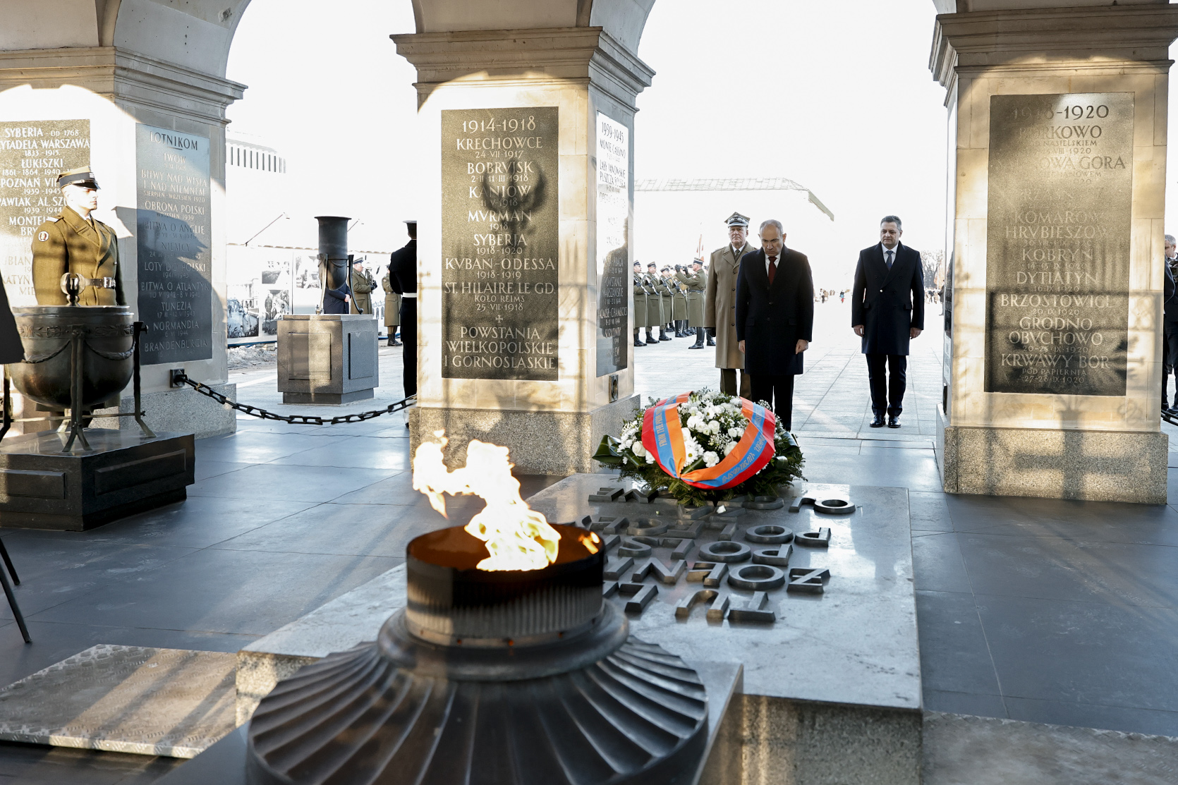 63396_b.jpg (796 KB)