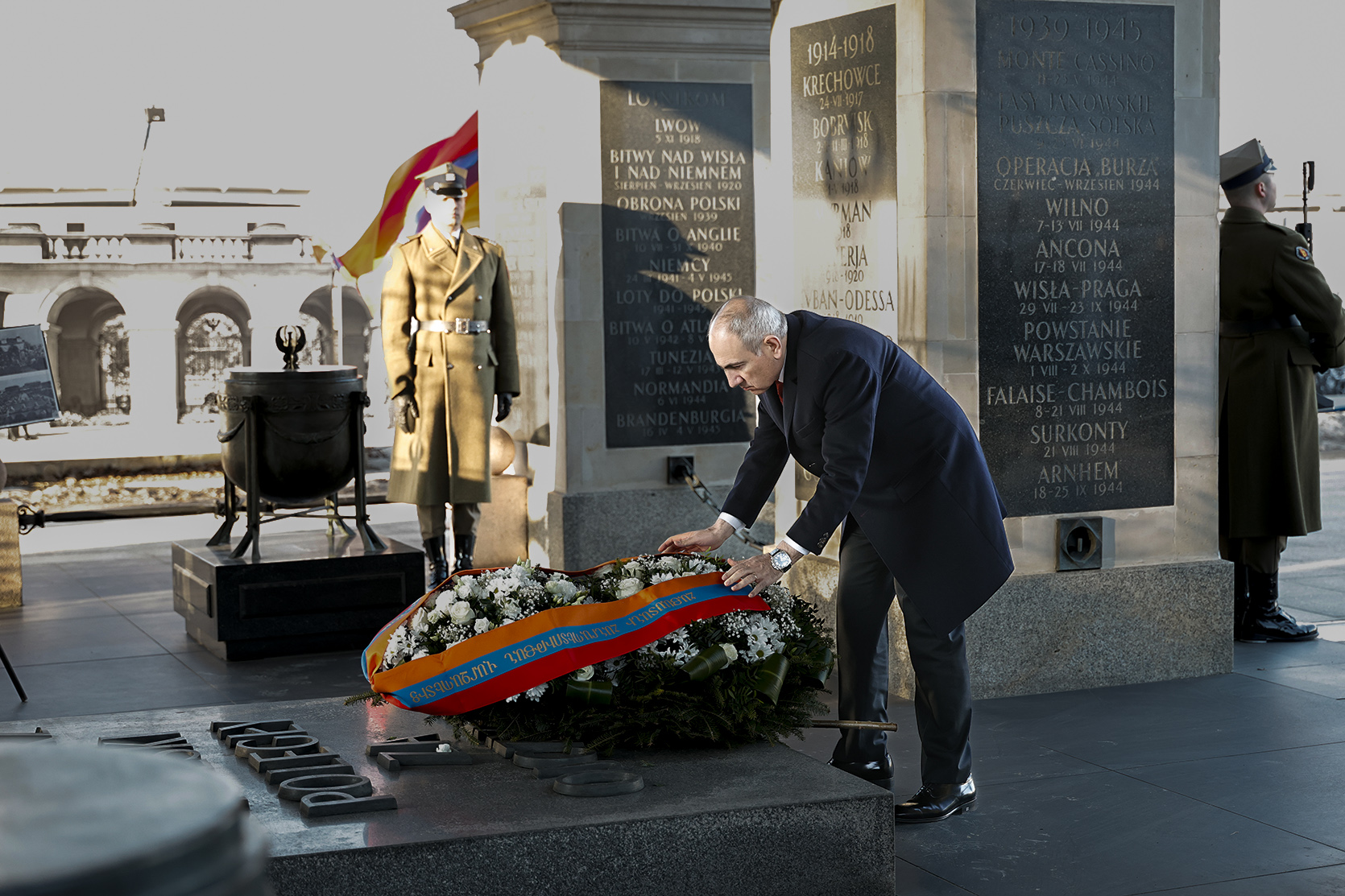 63399_b.jpg (744 KB)