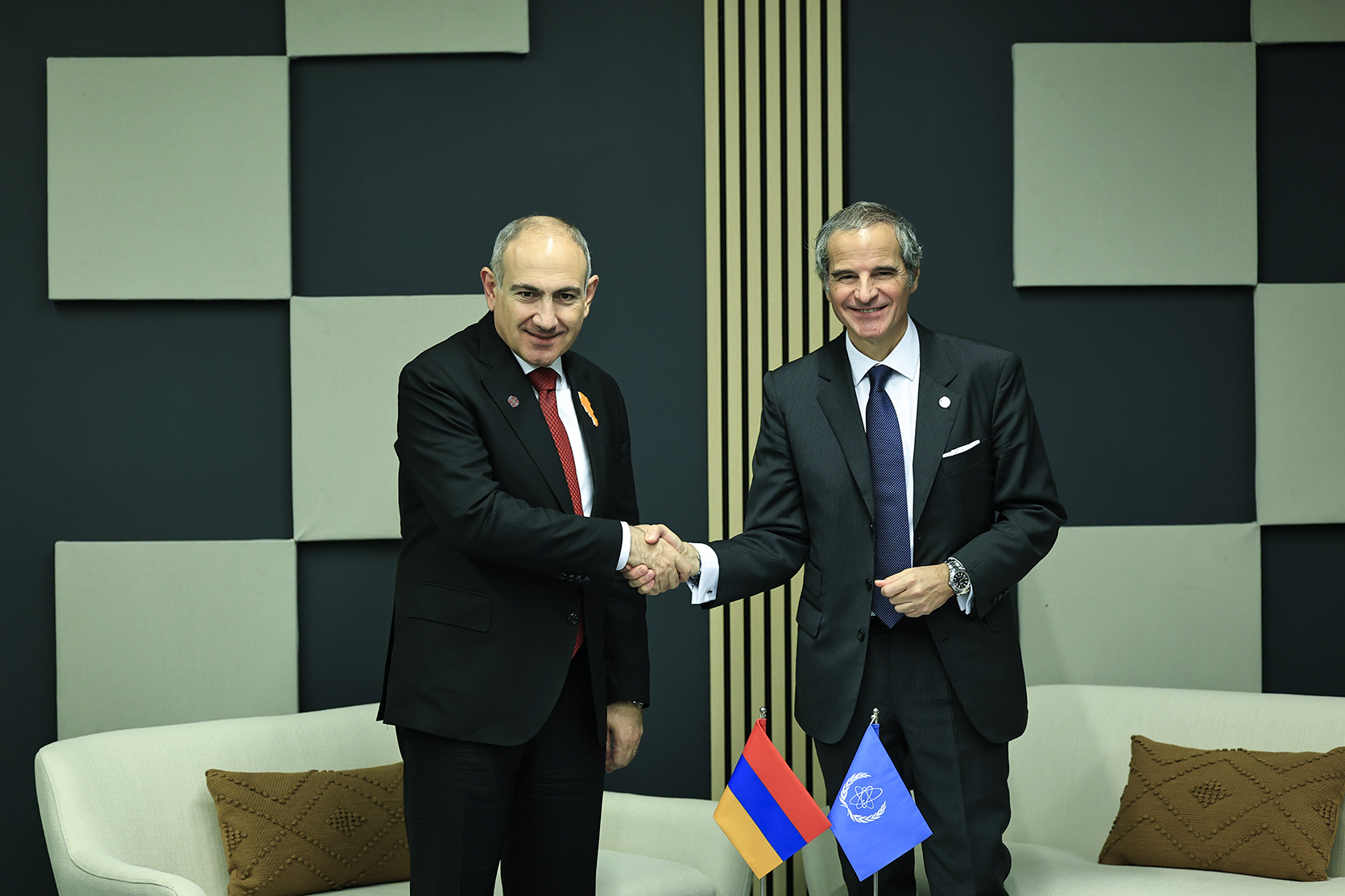 63753_b.jpg (529 KB)