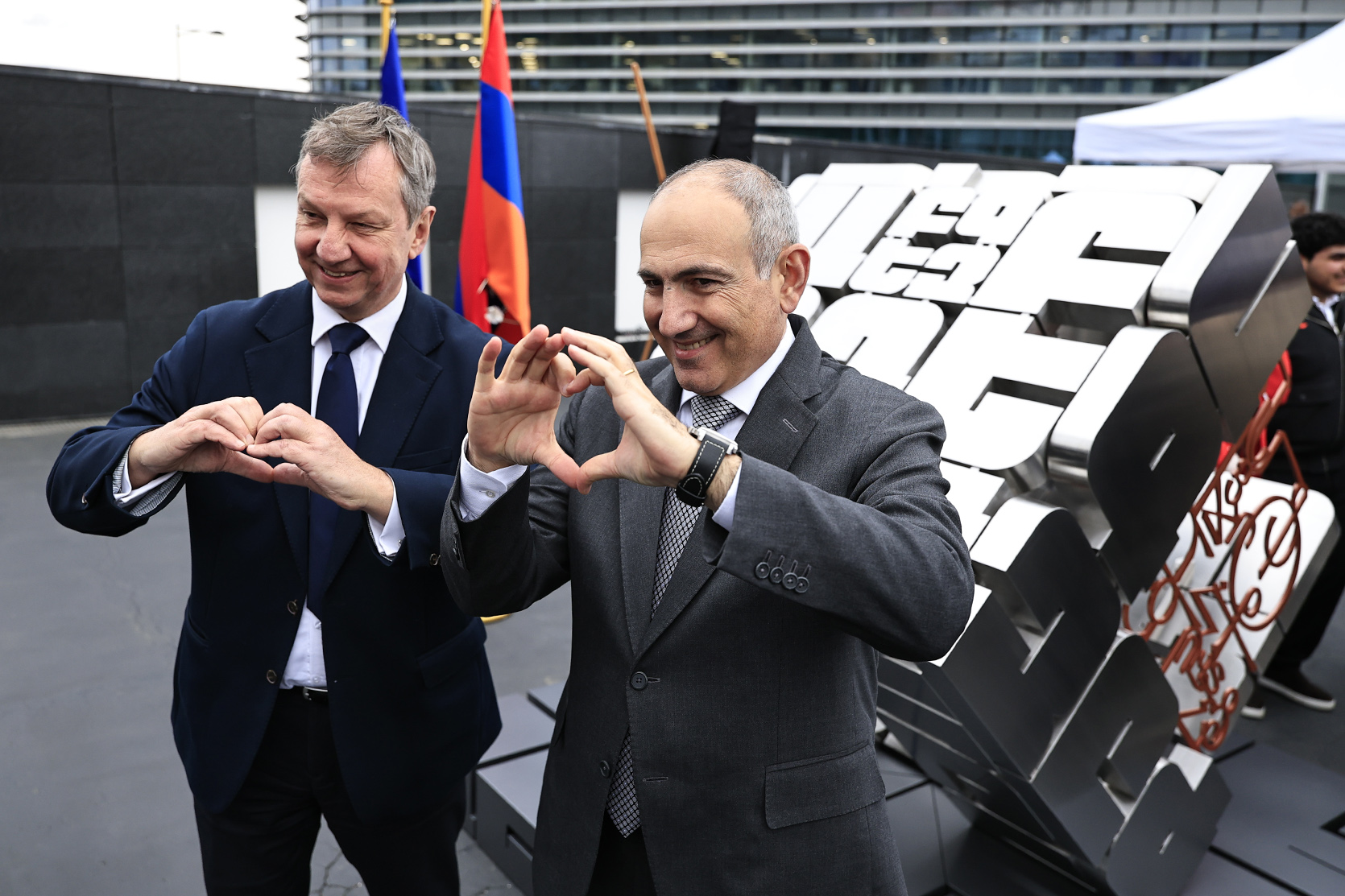 63824_b.jpg (601 KB)