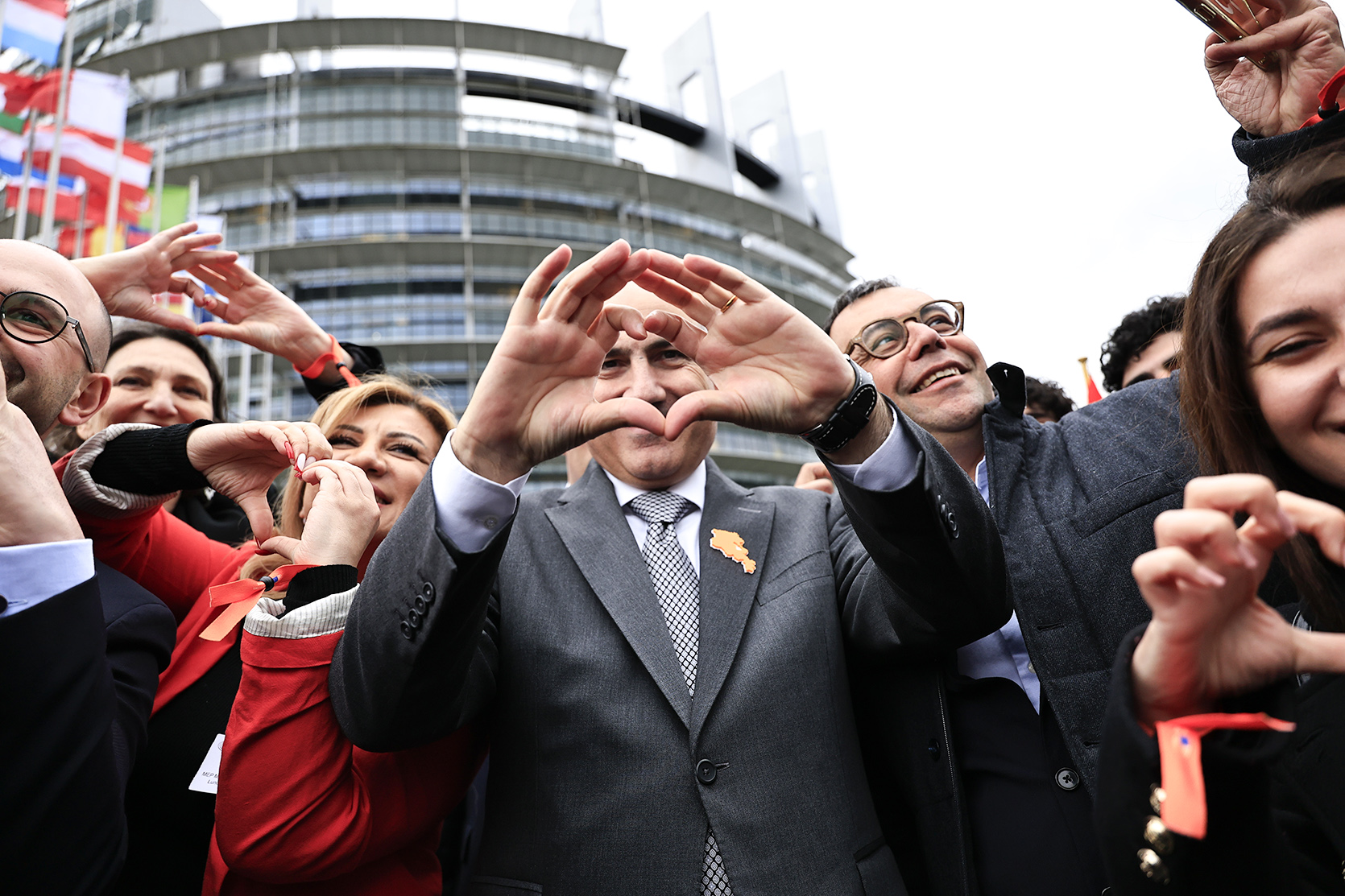 63825_b.jpg (717 KB)