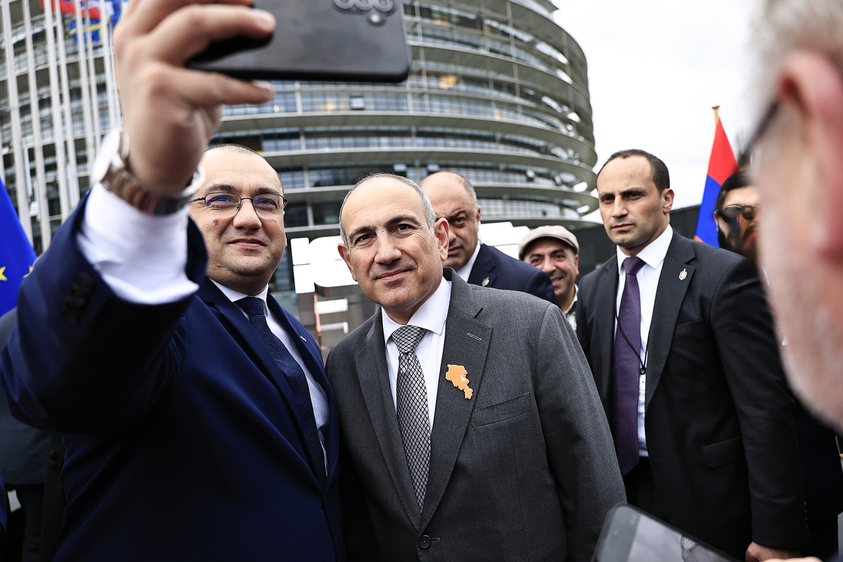 63829_b.jpg (642 KB)