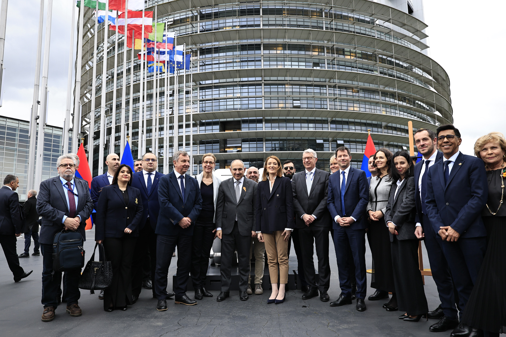 63832_b.jpg (884 KB)