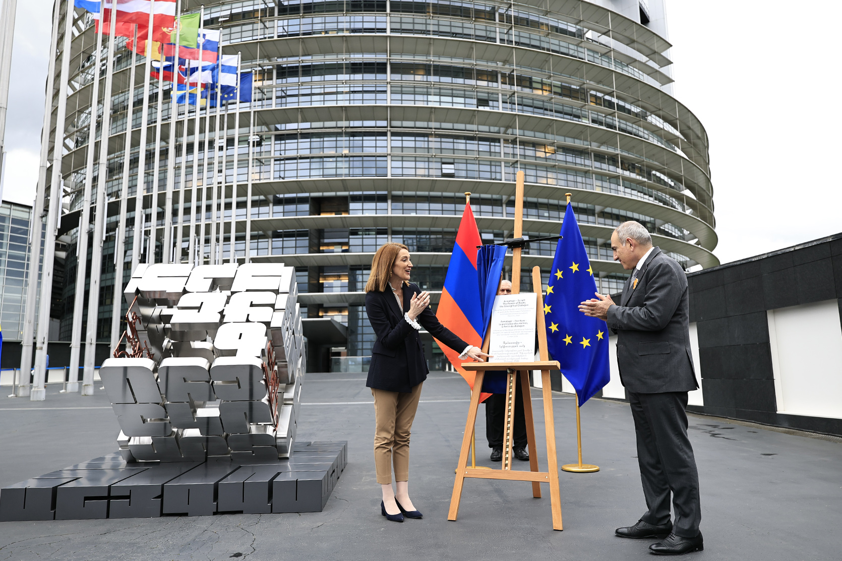 63834_b.jpg (802 KB)