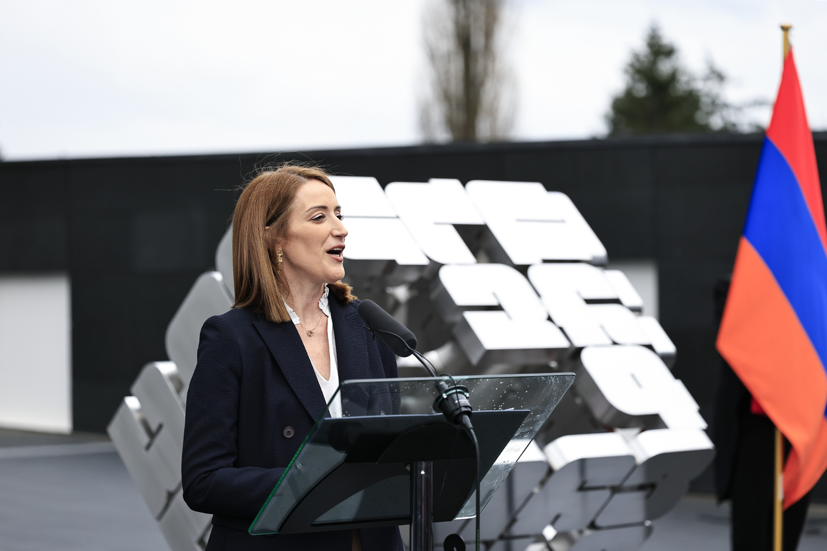 63845_b.jpg (409 KB)