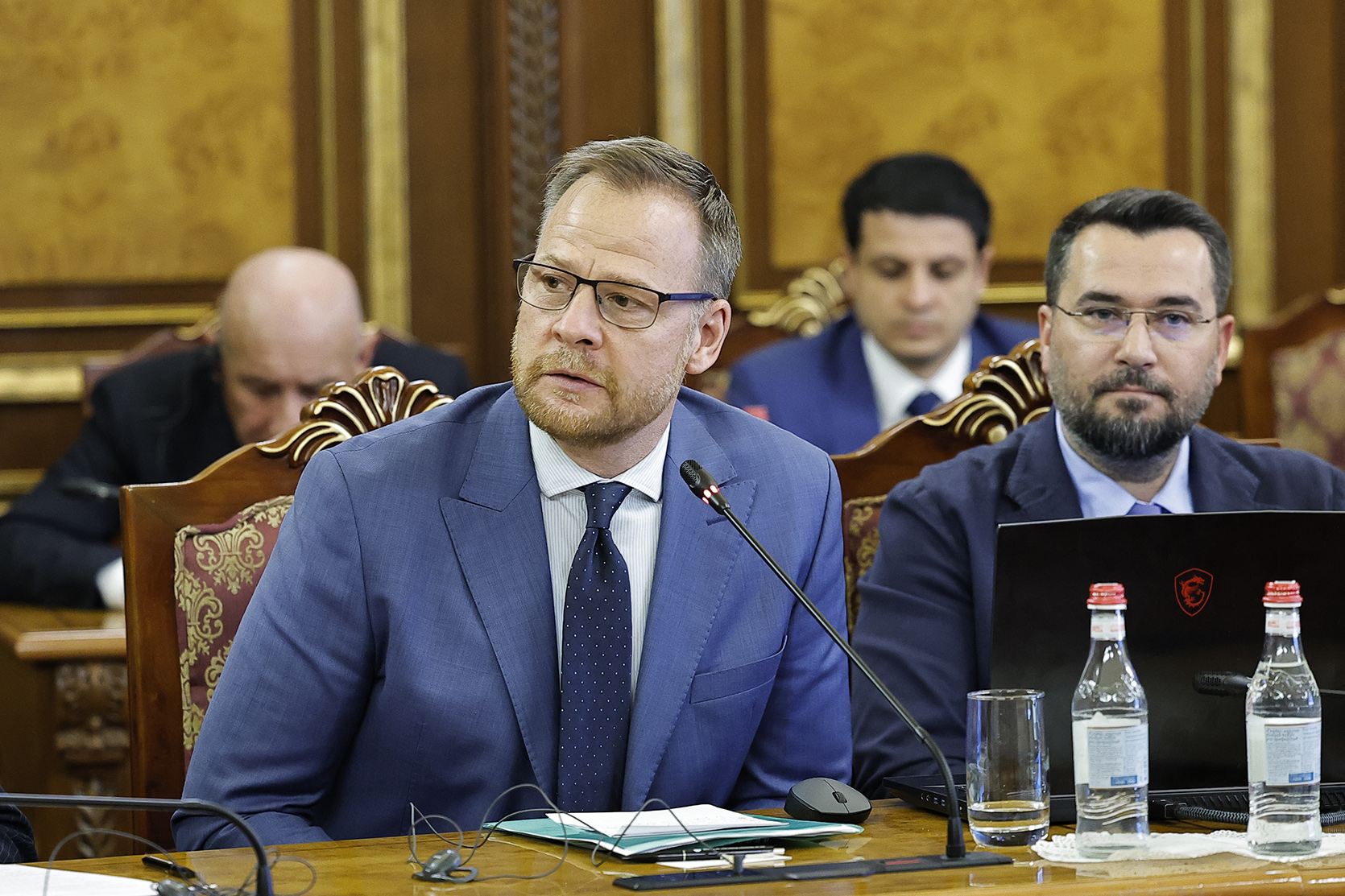 64172_b.jpg (824 KB)