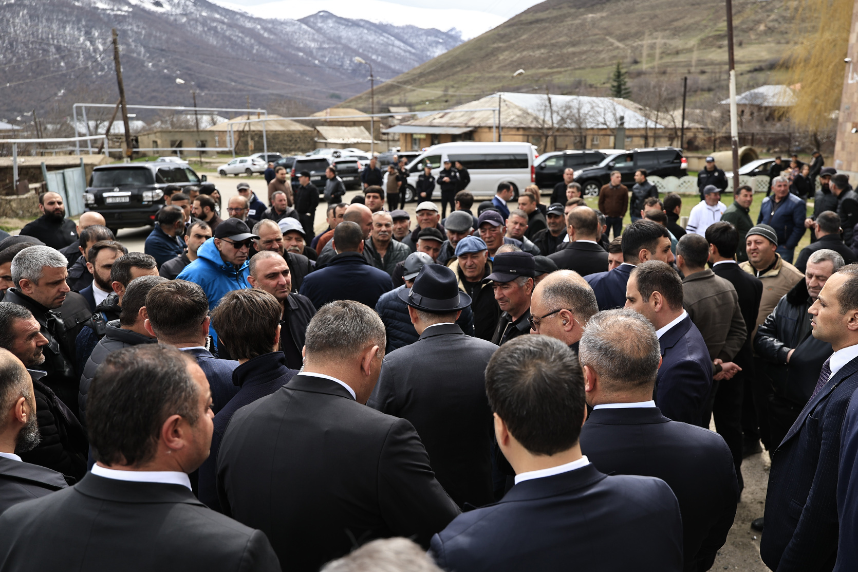 64589_b.jpg (732 KB)