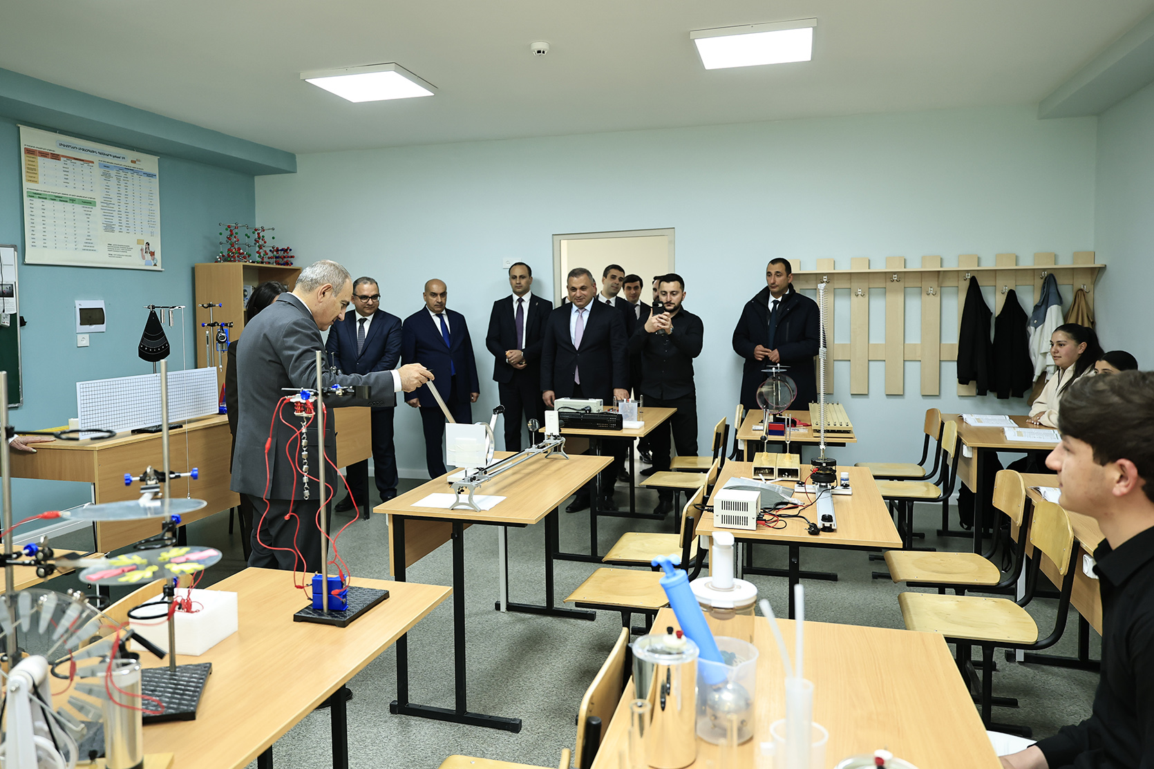 64600_b.jpg (726 KB)