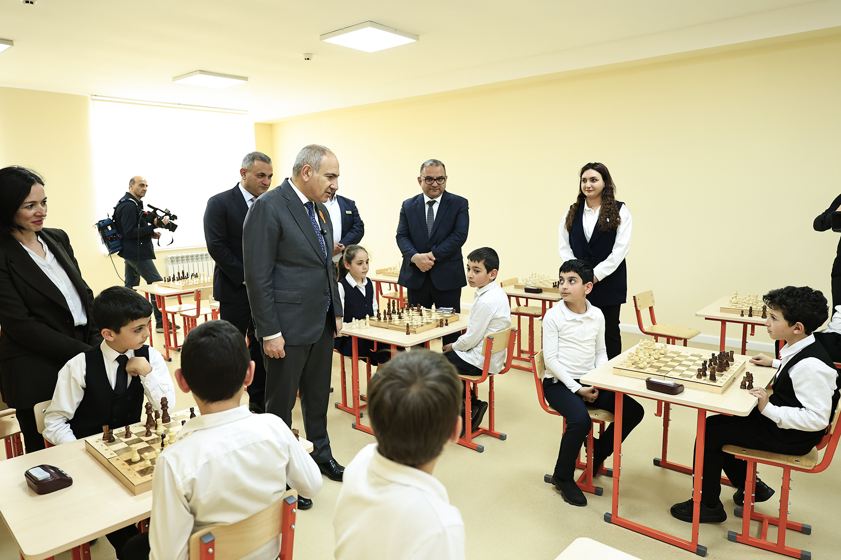 64602_b.jpg (635 KB)