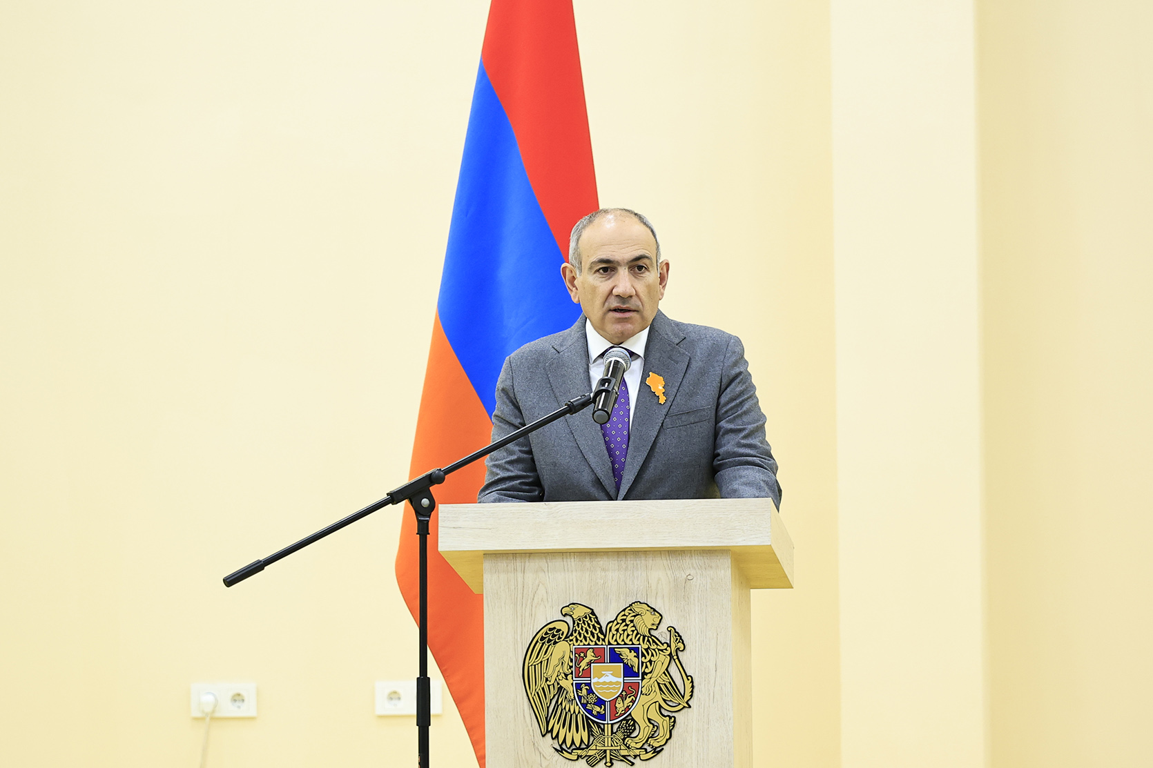 64774_b.jpg (388 KB)