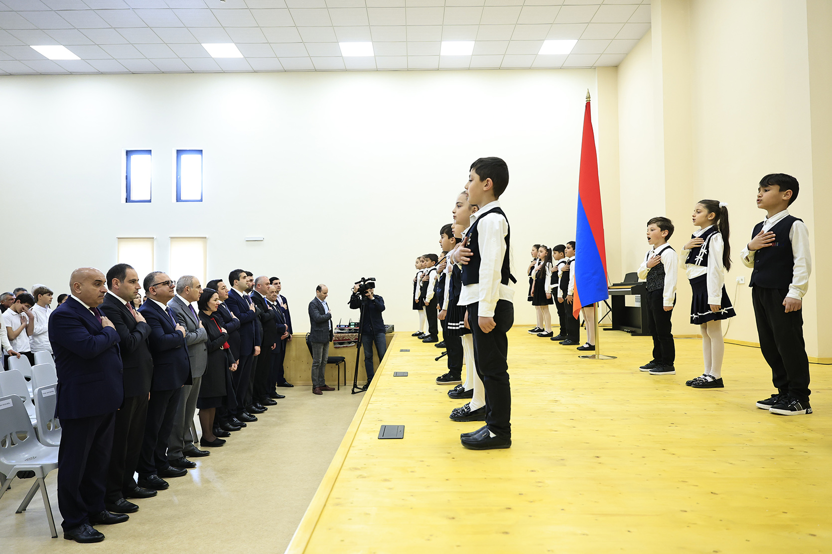 64780_b.jpg (567 KB)