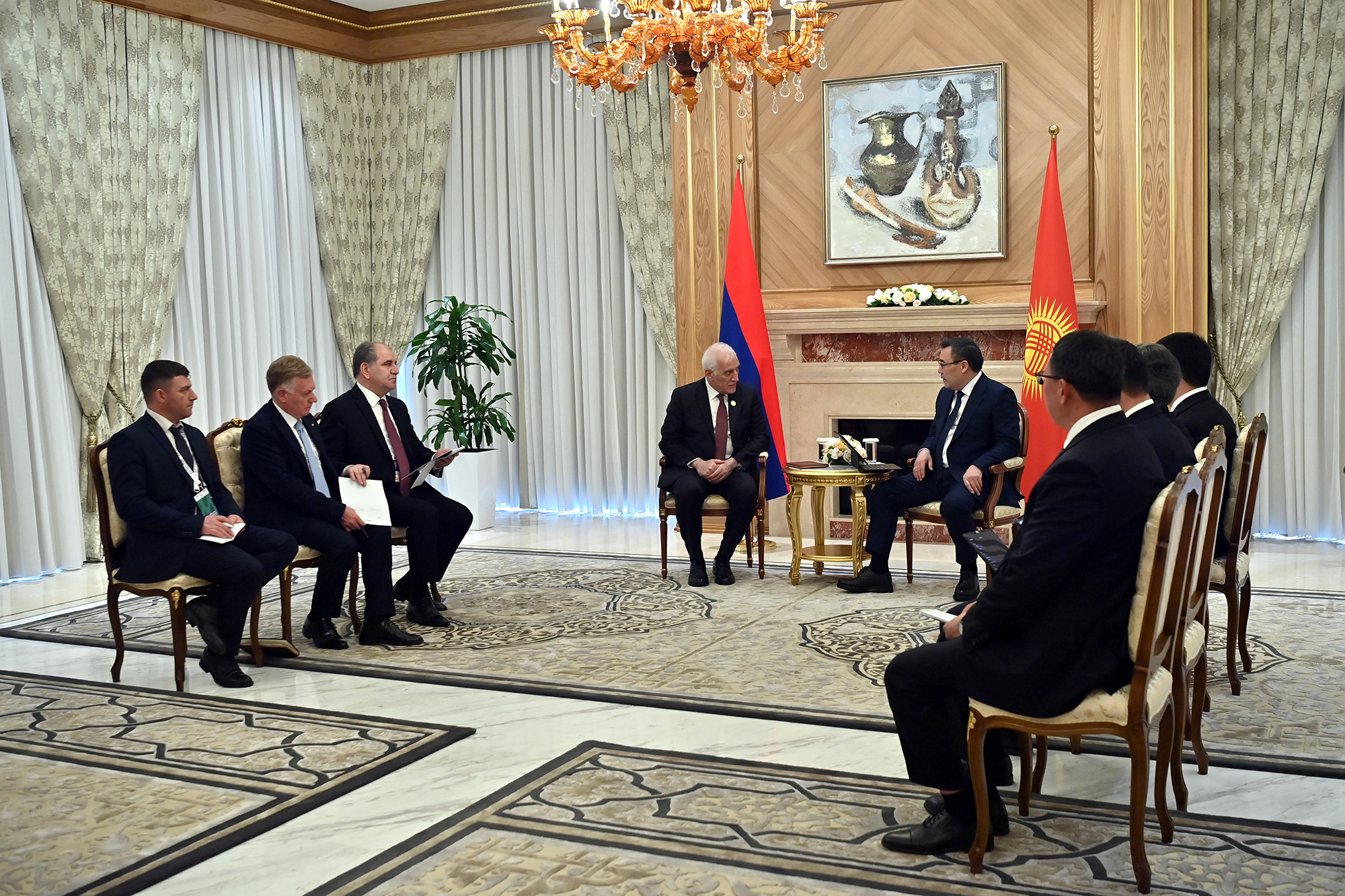 66932_b.jpg (2.09 MB)