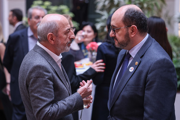 16311_am_6.jpg (99 KB)