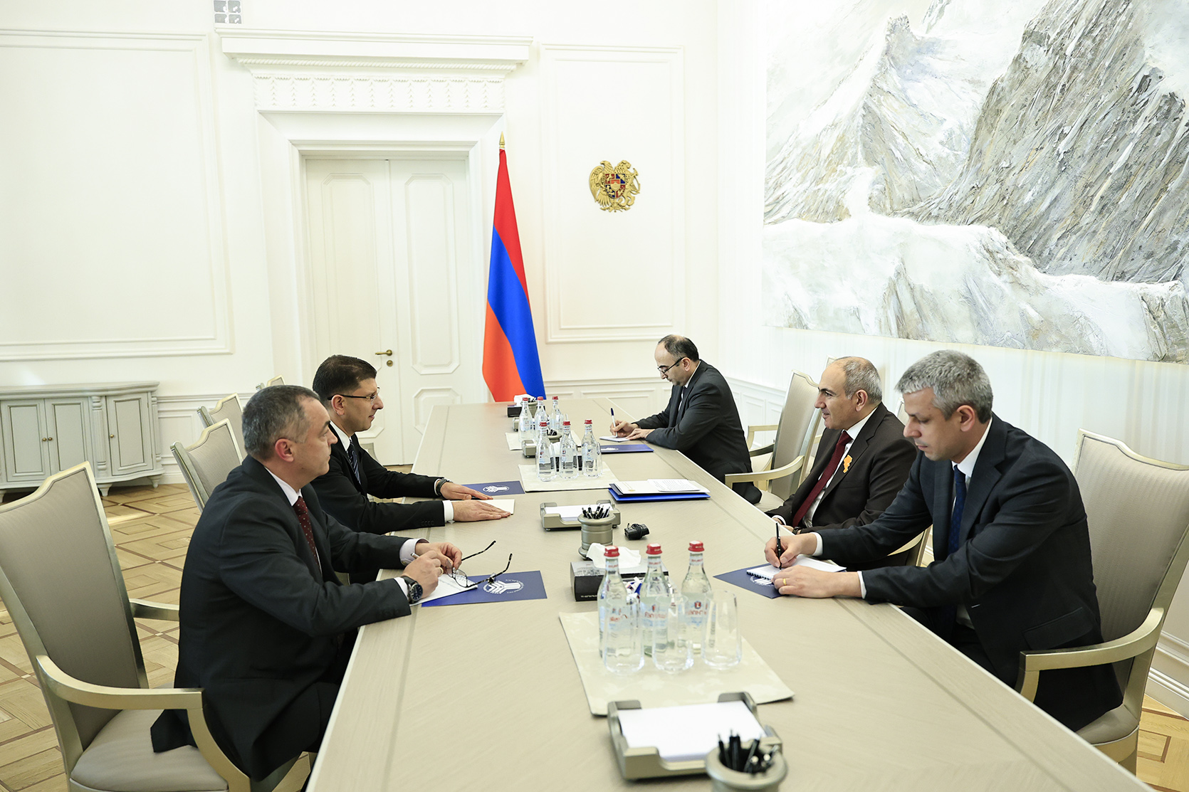 64006_b.jpg (647 KB)