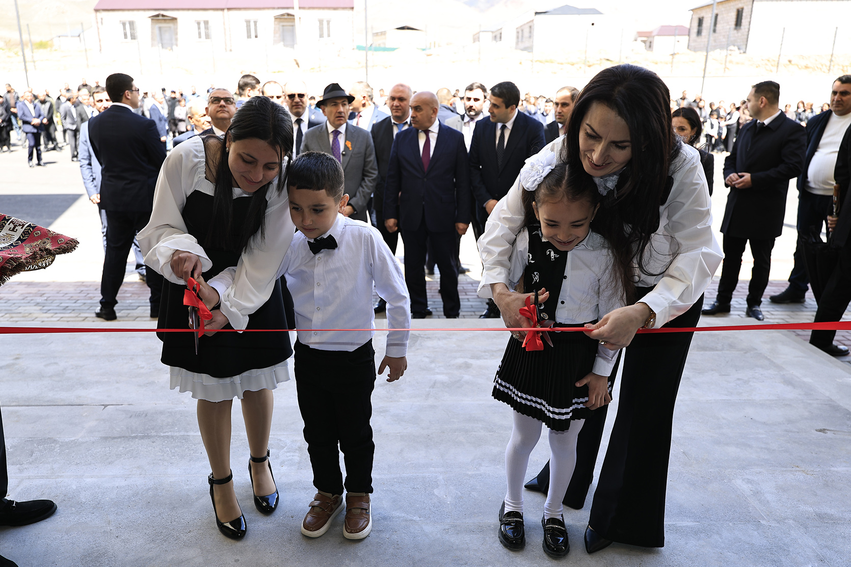 64800_b.jpg (738 KB)