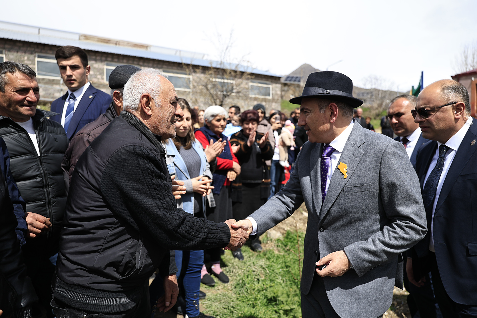 64826_b.jpg (747 KB)