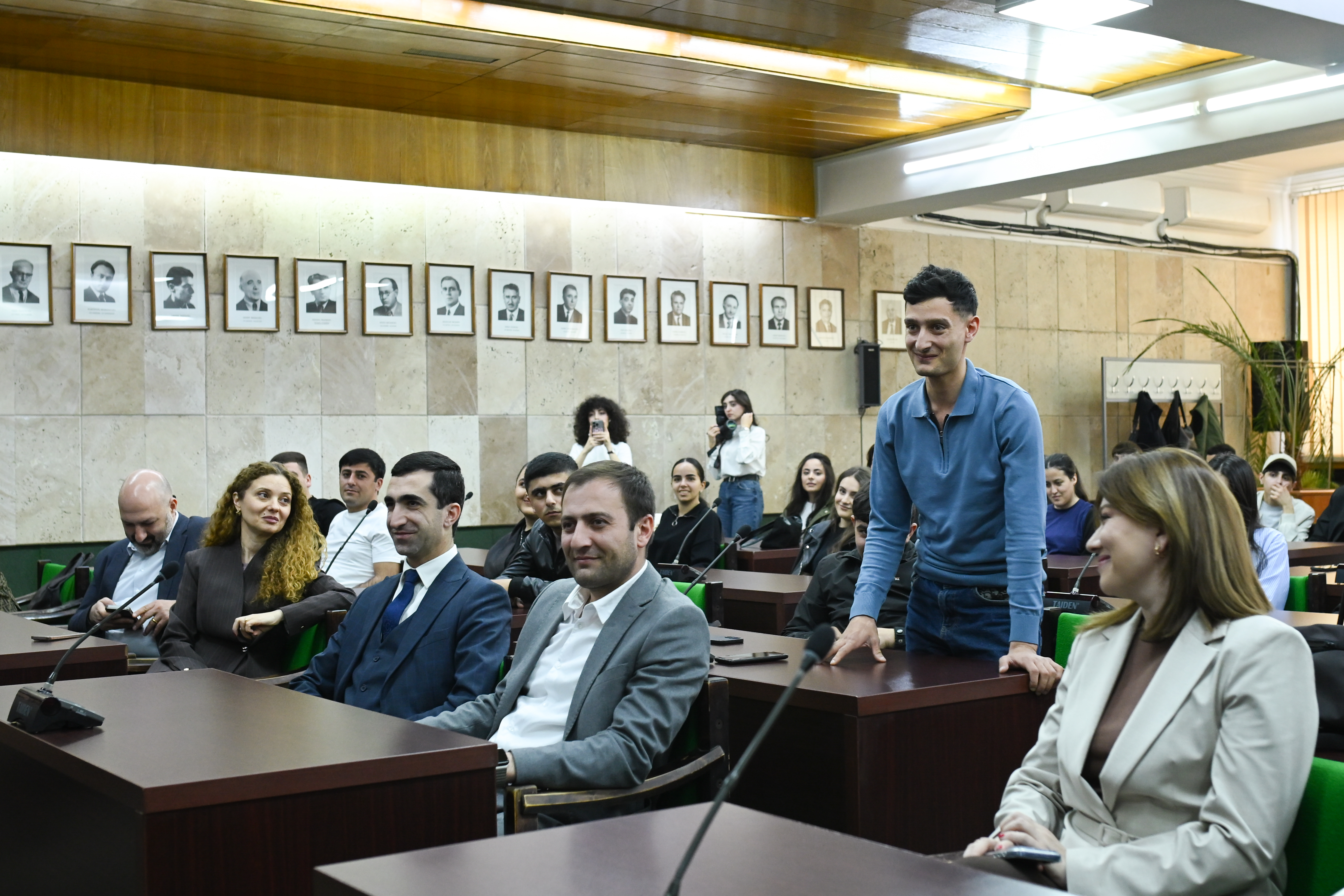 DAV_7915.jpg (6.10 MB)