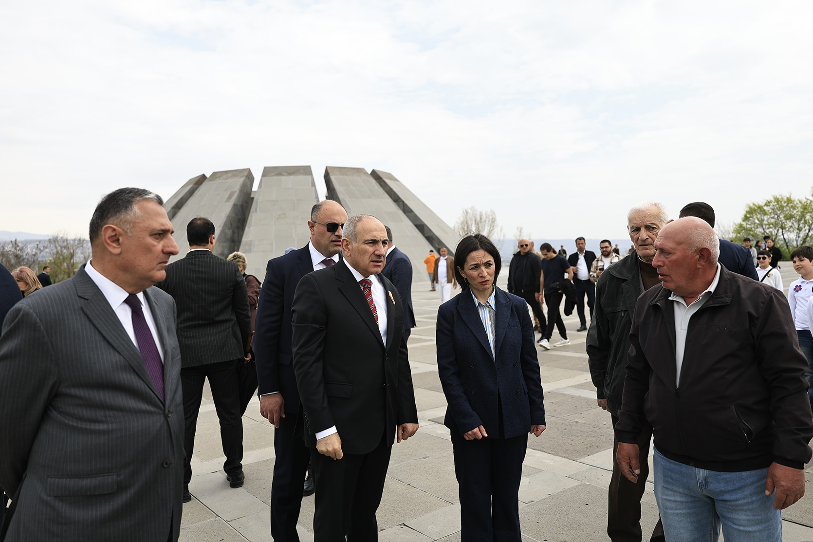 64986_b.jpg (501 KB)