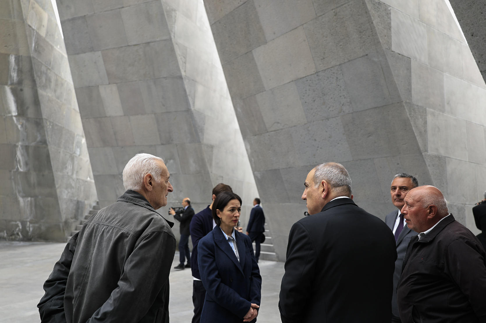 64988_b.jpg (477 KB)