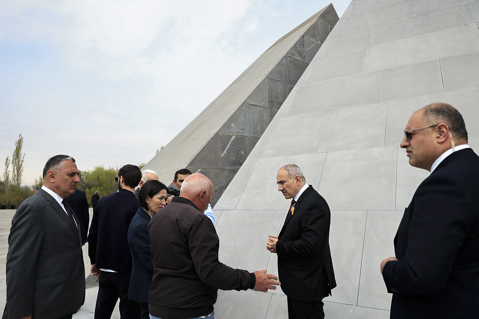 64993_b.jpg (503 KB)