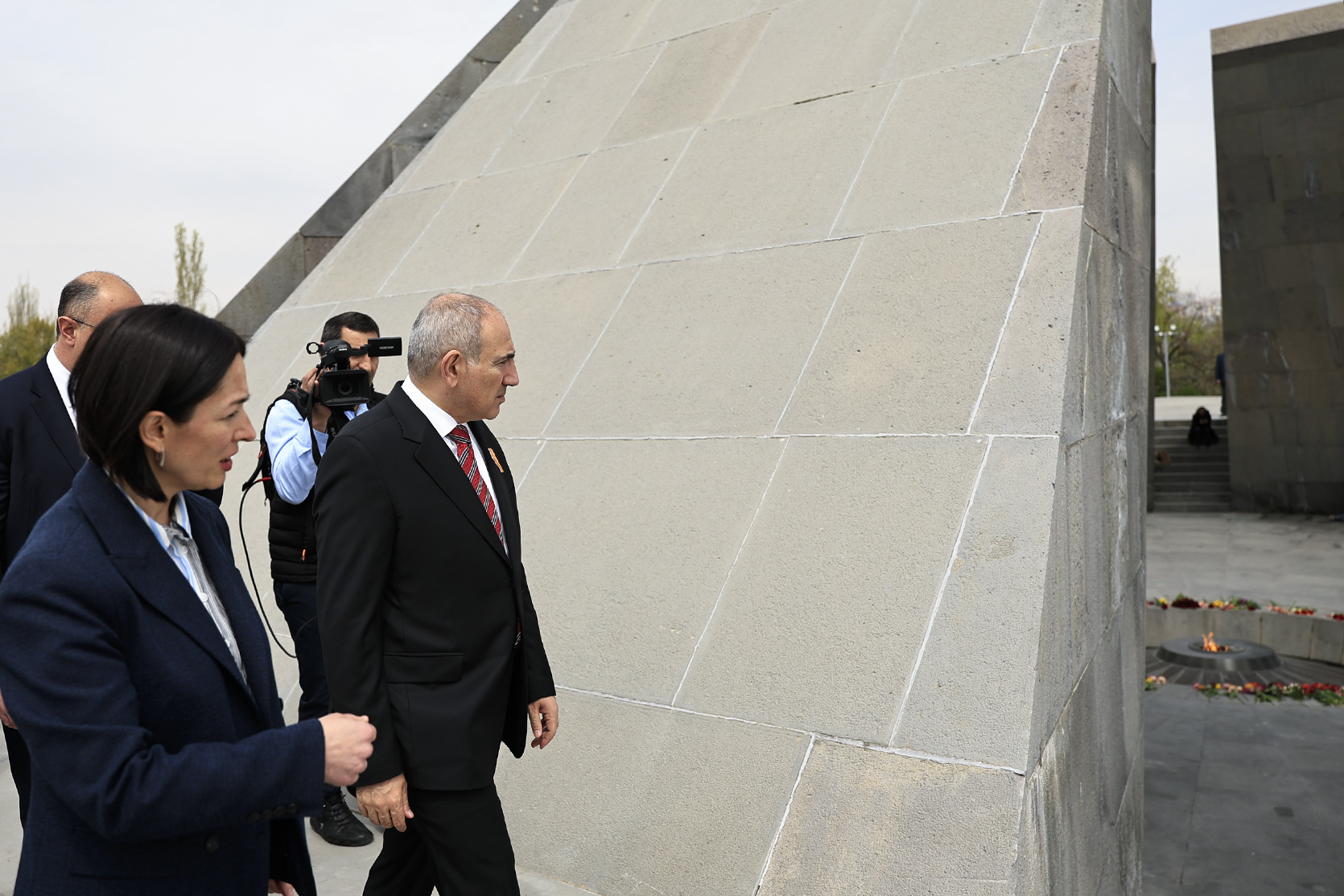 64994_b.jpg (614 KB)