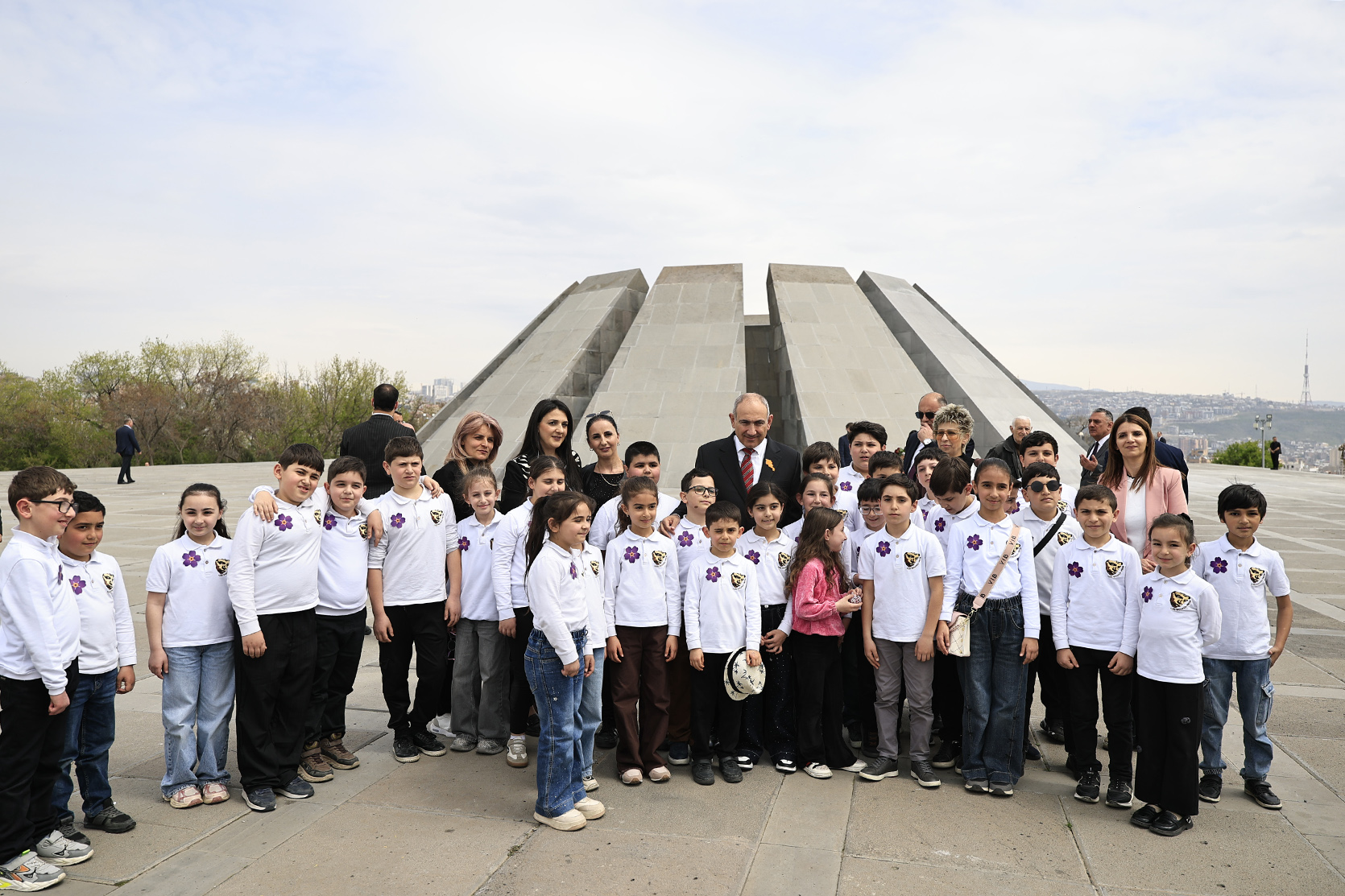 64997_b.jpg (715 KB)