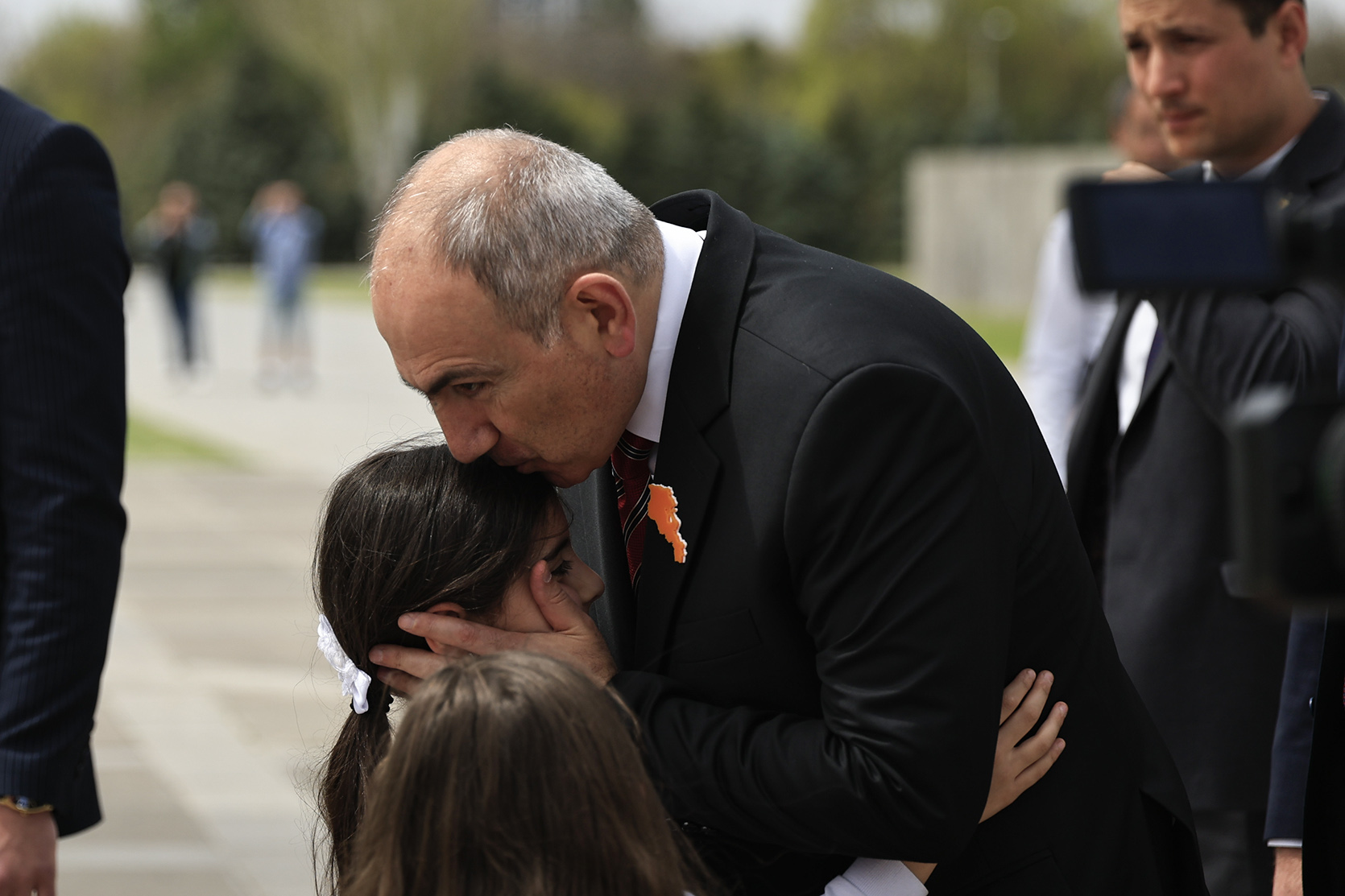 64998_b.jpg (410 KB)