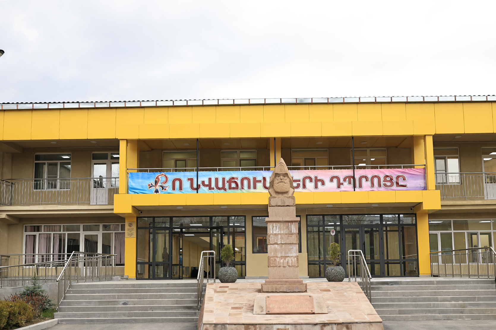 65183_b.jpg (647 KB)