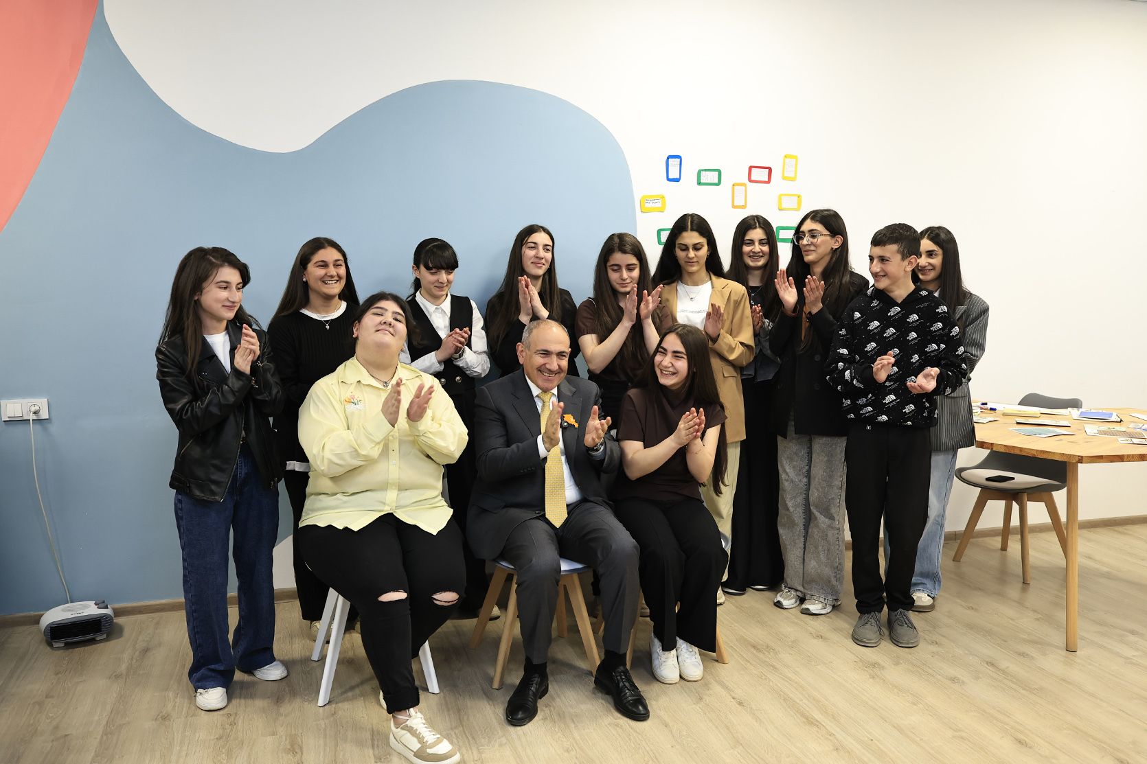 65189_b.jpg (595 KB)