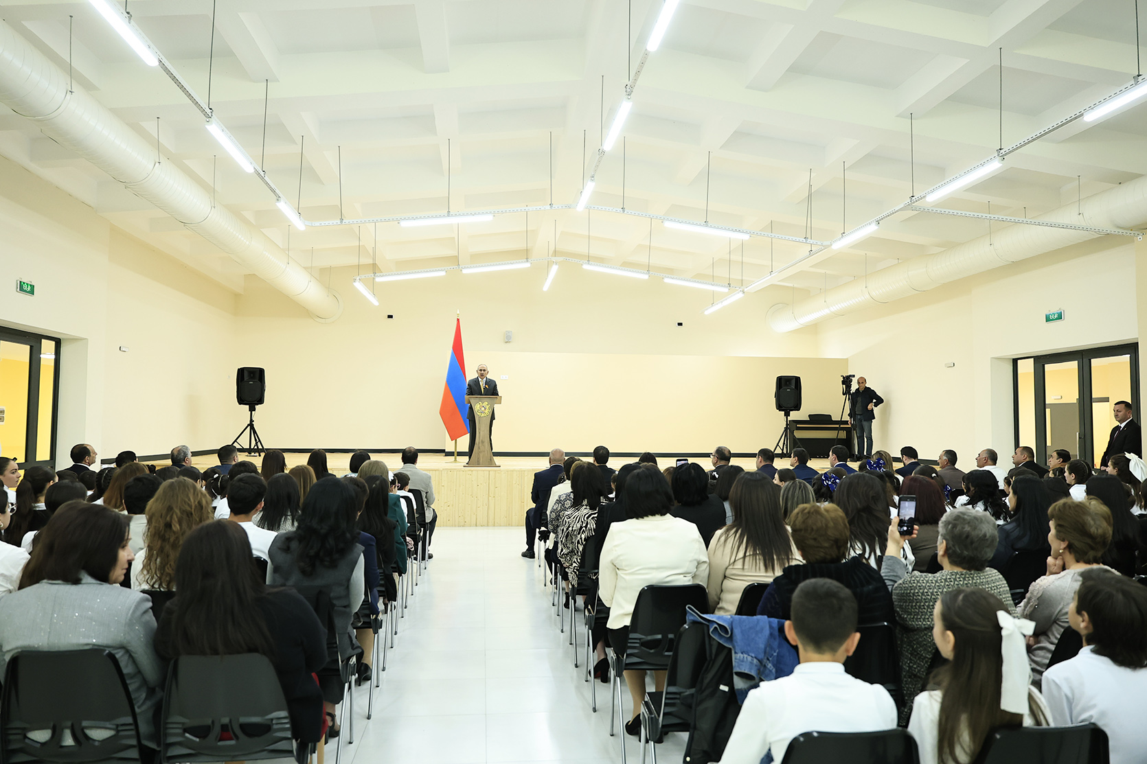 65226_b.jpg (552 KB)