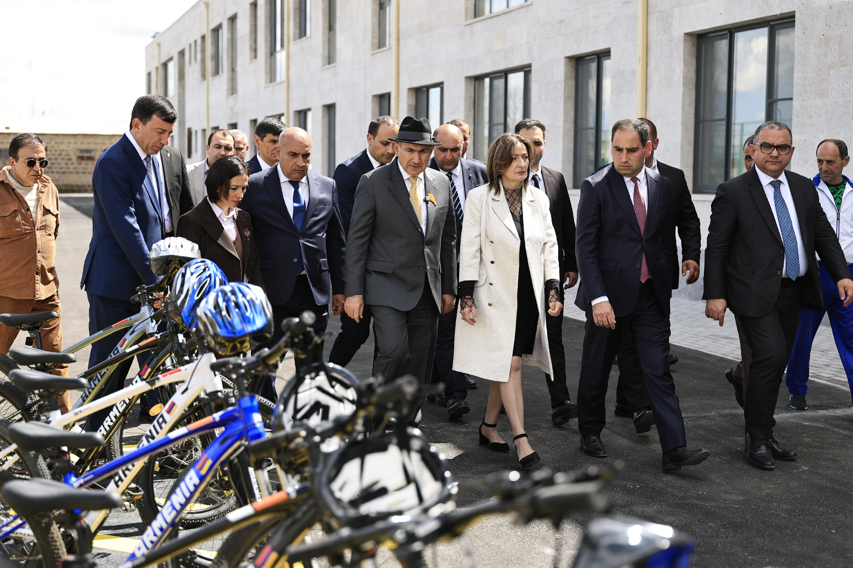 65239_b.jpg (857 KB)